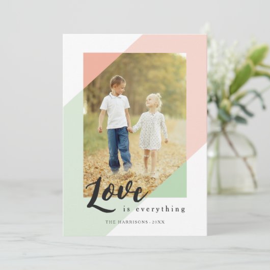 Liefde is Alles Pastel Geometrische Foto Feestdagenkaart (Staand voorkant)
