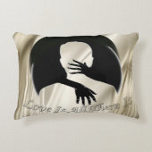 Liefde is alles wat er is accent kussen (Voorkant)