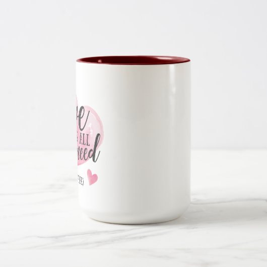 Liefde is alles wat je nodig hebt en koffie-Mok Tweekleurige Koffiemok (Center)