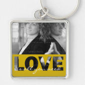 Liefde is alles wat je nodig hebt Mustard Yellow P Sleutelhanger (Voorkant)