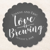 Liefde is brouwen bruiloft pub stijl gunst kartonnen onderzetters (Voorkant)
