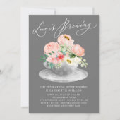 Liefde is Brouwen Roze Bloemen Bruids Thee Douche Kaart (Voorkant)