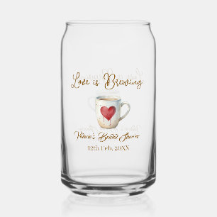 Liefde is brouwende witte koffiemok hart bruidsfee blikvorm glas