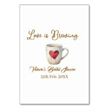 Liefde is brouwende witte koffiemok hart bruidsfee