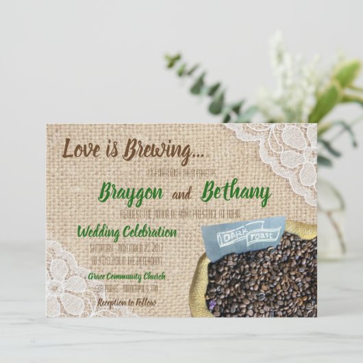 Liefde is bruiloftsuitnodiging brouwen kaart (Staand voorkant)