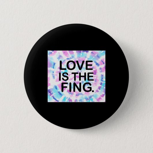 Liefde is de Fing. Sticker Ronde Button 5,7 Cm (Voorkant)