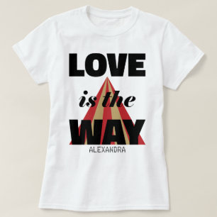 Liefde is de manier waarop Black Red Gold persoonl T-shirt