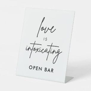 Liefde is een bedwelmend minimalistisch huwelijk i reclamebord met voetstuk