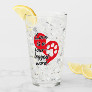 Liefde is een vierpodig woord. glas