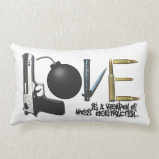 Liefde is een weapon pillow kussen