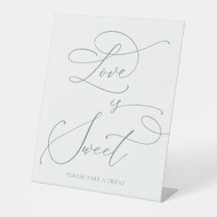 Liefde is een zoete blauwe, grijze, minimalistisch reclamebord met voetstuk