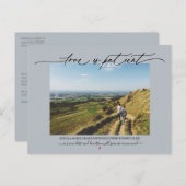 Liefde is geduldig bruiloft uitstel Dusty Blue Briefkaart (Voorkant / Achterkant)