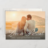 Liefde is Geduldig Romantische Script Foto Bruilof Aankondiging (Voorkant / Achterkant)