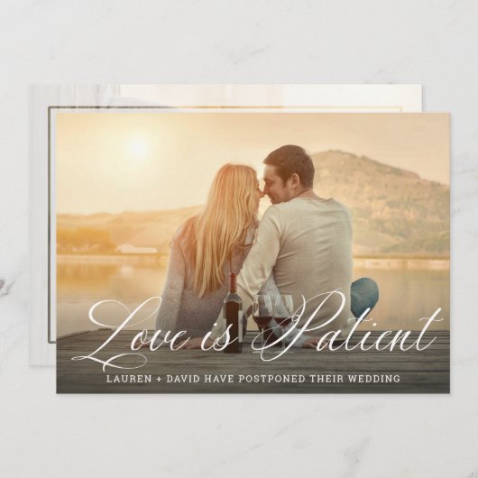 Liefde is Geduldig Romantische Script Foto Bruilof Aankondiging (Voorkant / Achterkant)
