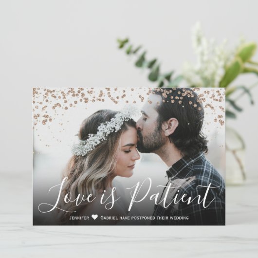 Liefde is Geduldig Uitgestelde Trouw Aankondiging (Staand voorkant)