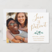 Liefde is geduldige foto gouden script uitgesteld save the date (Voorkant)