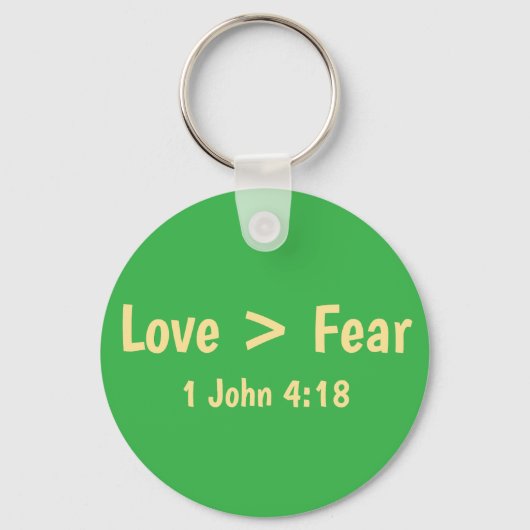 Liefde is Groter dan Angst T-Shirt Sleutelhanger (Voorkant)