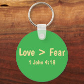 Liefde is Groter dan Angst T-Shirt Sleutelhanger (Voorkant)