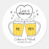 Liefde is het brouwen van handgetekende bierglazen ronde sticker (Voorkant)