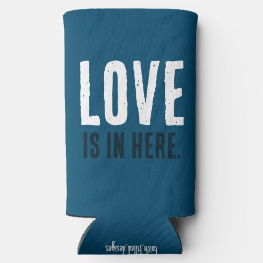 LIEFDE is hier. Grappig citaat. Blauw en wit. Seltzer Blikjeskoeler (Achterkant)