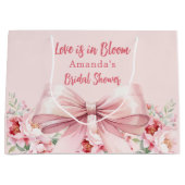 Liefde is in bloei roze strik bloemige Bruiloftssh Groot Cadeauzakje (Voorkant)