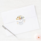Liefde is in bloei stoffige blauwe bloemen bruilof ronde sticker (Envelop)