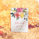 Liefde is in Bloom Spring Flowers Vrijgezellenfees Bedankkaart<br><div class="desc">Een elegante bedankkaart die past bij ons Love Is In Bloom Spring Flowers Vrijgezellenfeest collectie. Dit ontwerp is voorzien van een bloemstuk. Er zijn rozen, pioenen en corneliebloemen in het eucalyptusgroen en andere botanische bladeren. De achterkant van het ontwerp heeft een op maat gemaakte oprechte bedankboodschap om je dankbaarheid uit...</div>