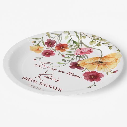 Liefde is in bloom-vrijgezellenfeest van gebotterd papieren bordje (Gekanteld)