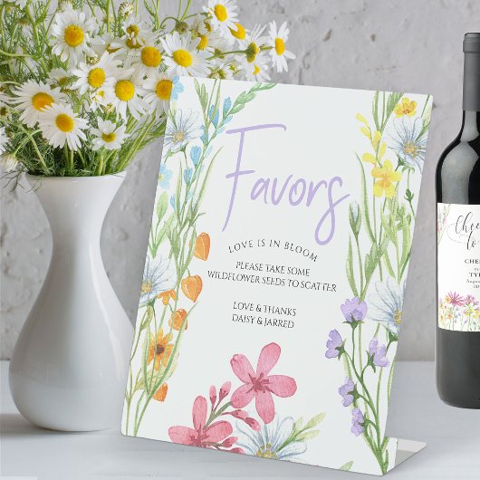 Liefde is in Bloom Wildflower Meadow Favors Reclamebord Met Voetstuk