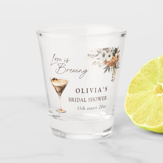 Liefde is in de lucht Espresso Martini Bruidsfeest Shot Glas (Voorkant)