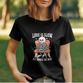 Liefde is Langzaam maar het Wacht Quirky Skelet wa T-shirt