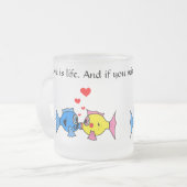 "Liefde is leven" Zoenende Vis Matglas Koffiemok (Voorkant links)