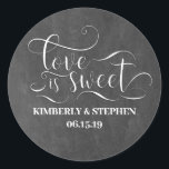 Liefde is Lief Elegant Script Chalkboard Bruiloft Ronde Sticker<br><div class="desc">Liefde is lieve trouwstickers</div>