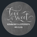Liefde is Lief Elegant Script Chalkboard Bruiloft Ronde Sticker<br><div class="desc">Liefde is lieve trouwstickers</div>