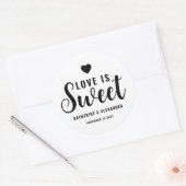 Liefde is lief elegante gepersonaliseerde bruiloft ronde sticker (Envelop)