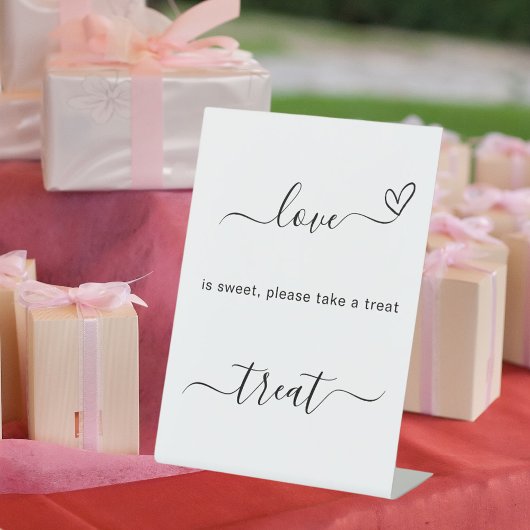 Liefde is lief huwelijkstraktaat reclamebord met voetstuk