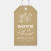 Liefde is Lief Kraft Typografie Bruiloft Monogram Cadeaulabel (Voorkant)