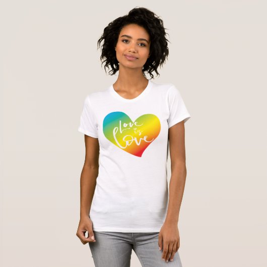 LIEFDE IS LIEFDE LBGT regenboog hart wit beletteri T-shirt (Voorkant volledig)