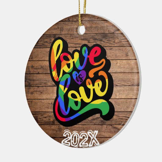 Liefde is Liefde LGBTQIA+ Aangepaste naam- Jaar Keramisch Ornament (Links)