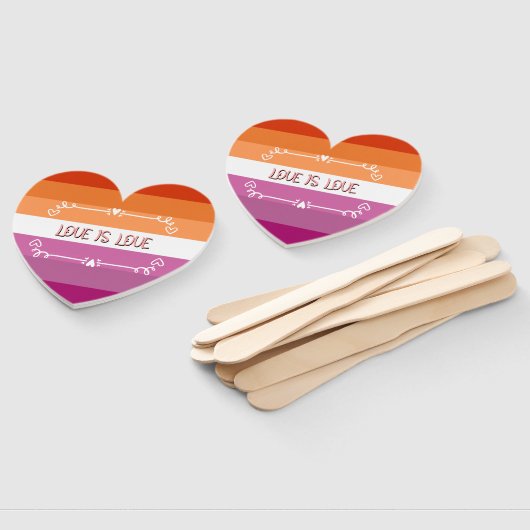 Liefde is Liefde Pride Maand Handwaaier (Niet-gemonteerd)