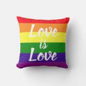 Liefde is Liefde Script Regenboog Streep Pride Kussen (Voorkant)