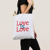 Liefde is liefde trots rood blauw juni LGBTQ eenvo Tote Bag (Dichtbij)