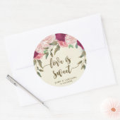 Liefde is lieve Bourgondische bloemenbruiloft stic Ronde Sticker (Envelop)