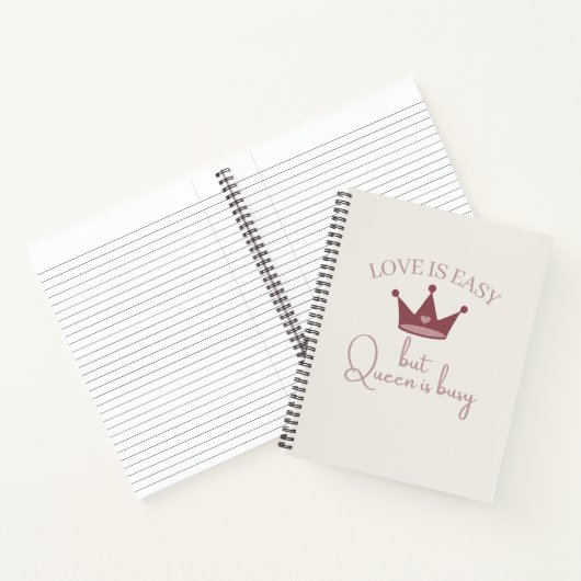 Liefde is makkelijk maar koningin is druk Roze Vro Notitieboek (Binnen)