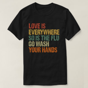 Liefde is overal en de griep wast je handen t-shirt