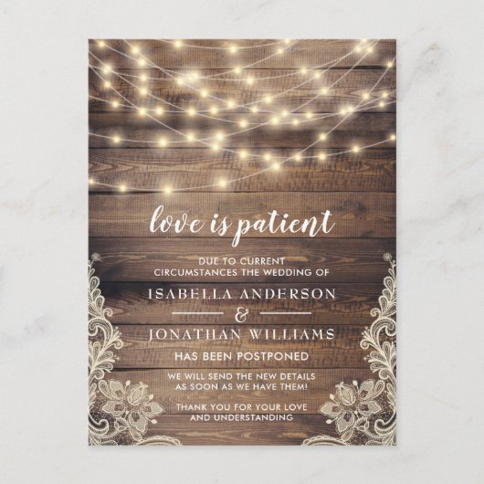 Liefde is Patiëntenhout, String Lights & Lace Wedd Uitnodiging Briefkaart (Voorkant)