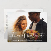 Liefde is patiëntenscript foto bruiloft uitgesteld aankondigingskaart (Voorkant / Achterkant)