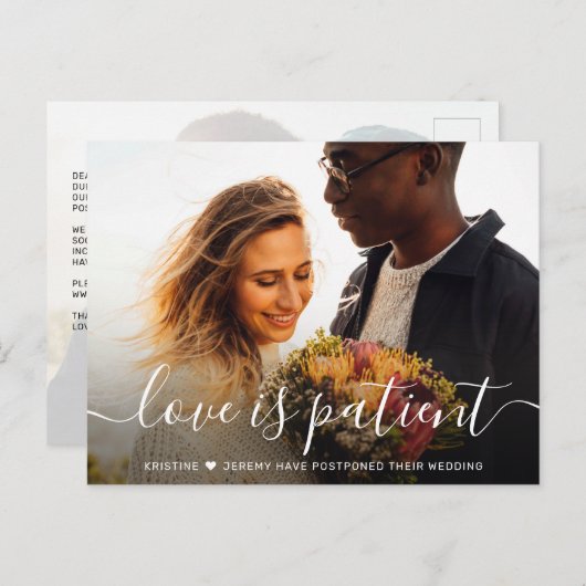 Liefde is patiëntenscript foto bruiloft uitgesteld aankondigingskaart (Voorkant / Achterkant)