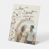 Liefde is Sweet Boho Wildflowers & Fotobruiloft Reclamebord Met Voetstuk (Voorkant)