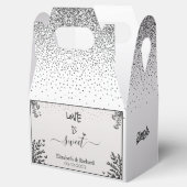 Liefde is Zoet Elegant Zwart en Wit Bloemmotief Bedankdoosjes (Geopend)